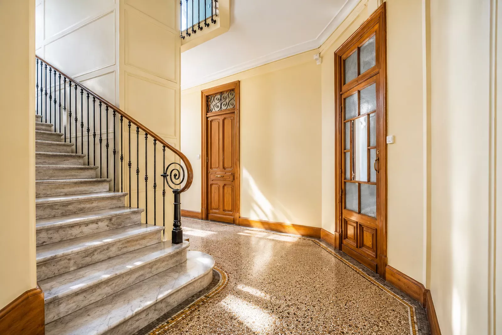 Stone staircase with an ornate door in the Nice apartment building